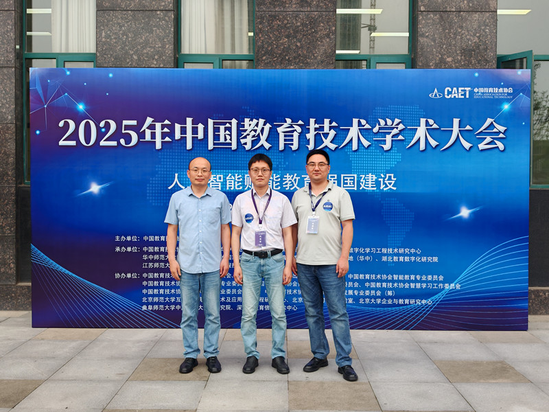 我校教师代表会场合影_副本.jpg